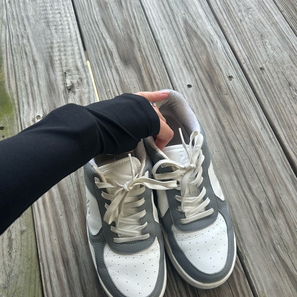 ALO Yoga Gray and White Sneakers Low-Top W8.5 - Picture 2 of 3